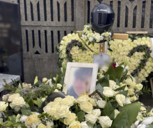 Grób Nikodema utonął w kwiatach