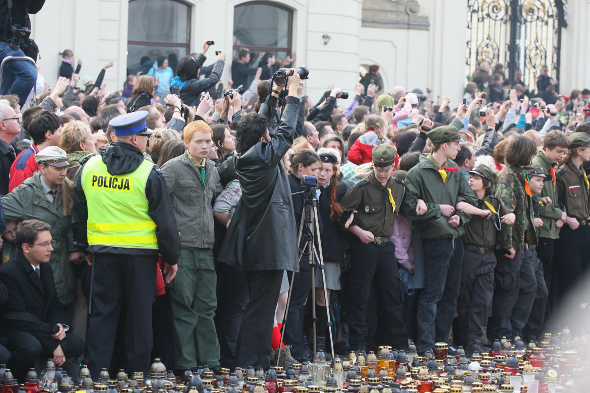 Warszawa dzień po katastrofie smoleńskiej