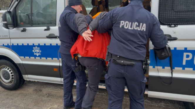 Handlowali ludźmi i narkotykami! Jedna z ofiar zdołała uciec. Zatrzymano 22 osoby