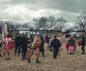 XIV Kąpiel dla odważnych. Morsy wykąpały się na Plaży Miejskiej w Ełku