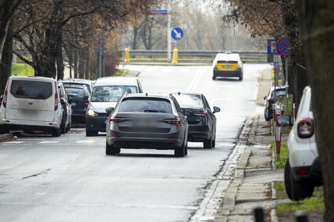 Prezes PiS robi pranie na mieście.