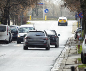 Prezes PiS robi pranie na mieście.