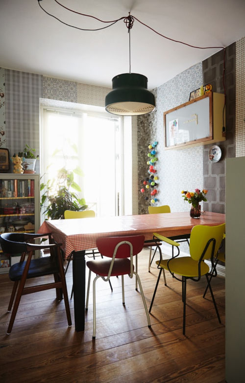 Tapeta na ścianie w jadalni w stylu vintage
