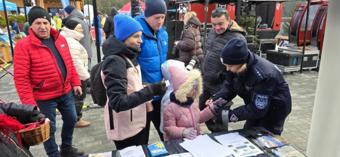 Policja na nartach pilnuje porządku w ośrodku PKL Jaworzyna Krynicka