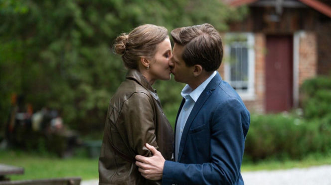 M jak miłość odc. 1894. Natalka (Dominika Suchecka), Adam Karski (Patryk Szwichtenberg)