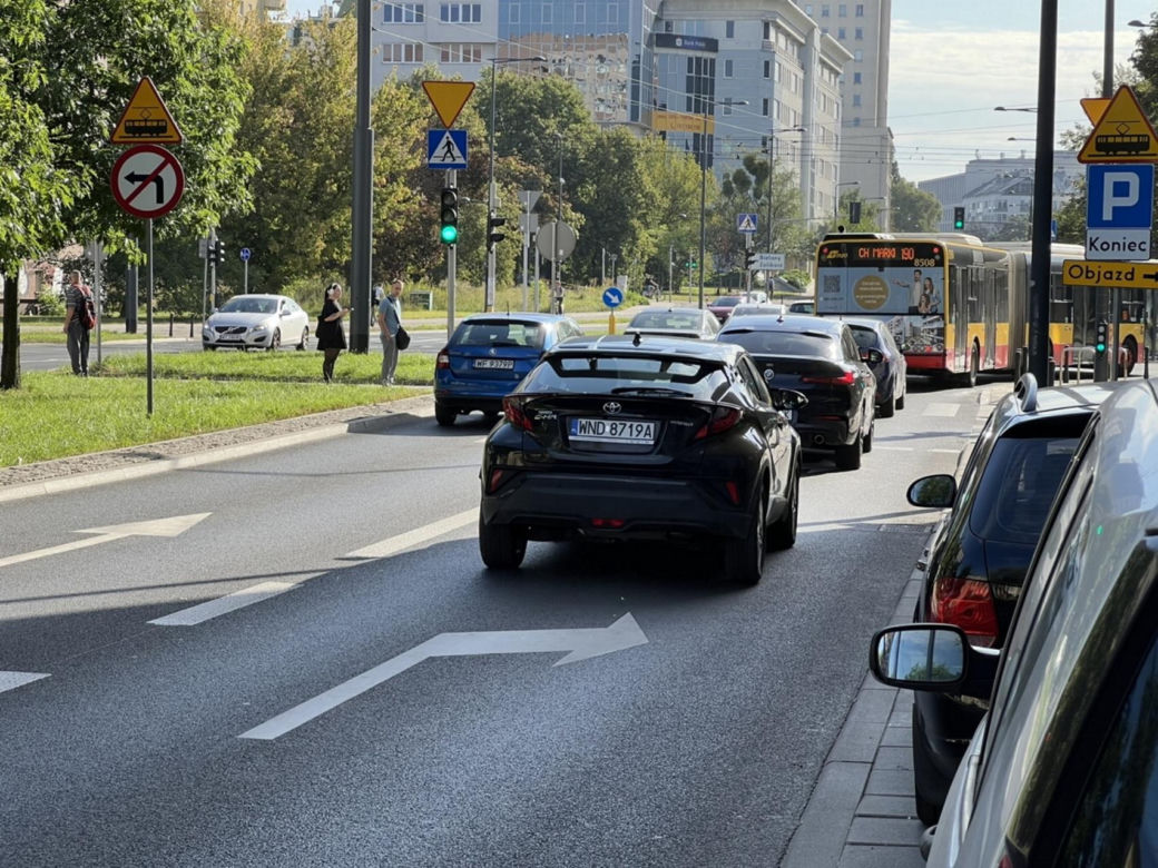 Najgorsze rondo w stolicy po nowemu. Kierowcy mają przestać się gubić na Kercelaku