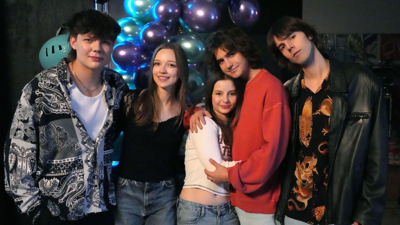 Barwy szczęścia odc. 3381. Ewelina (Amelia Listwon), Ewa (Gabriela Ziembicka), Romeo (Jacek Tyszkiewicz), Wiktor (Grzegorz Kestranek)