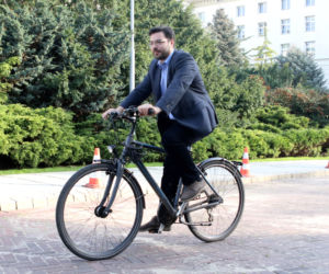 Marszałek Sejmu, Stanisław Tyszka do pracy dojeżdża rowerem