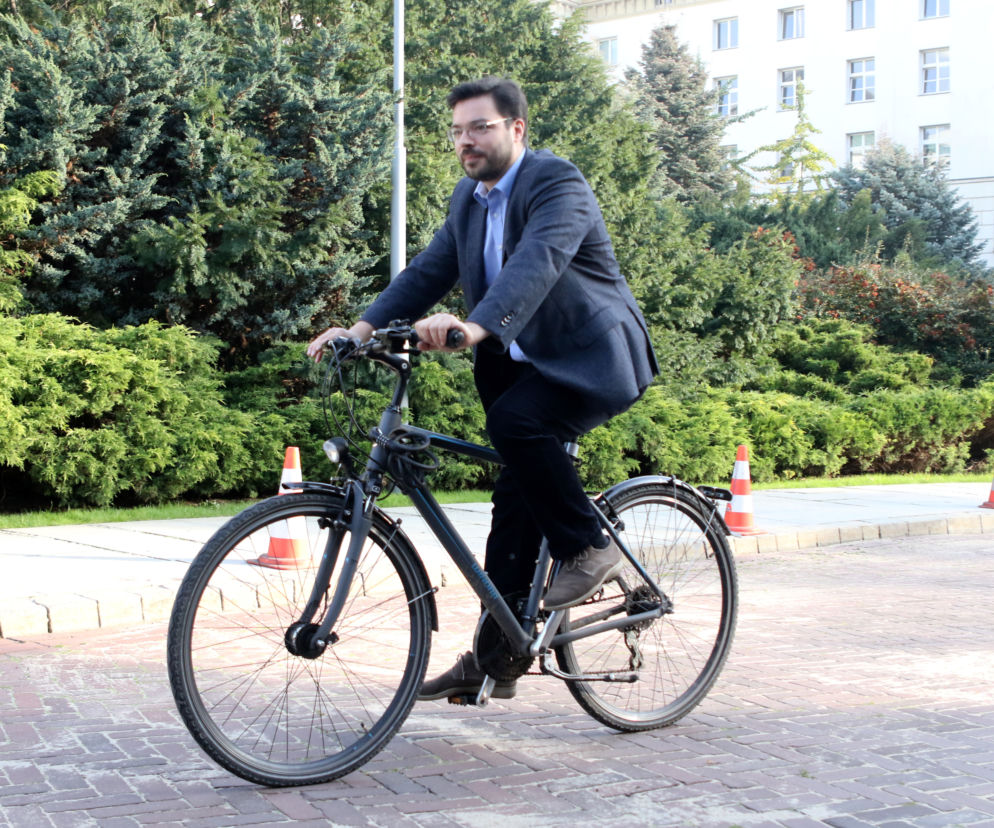 Marszałek Sejmu, Stanisław Tyszka do pracy dojeżdża rowerem