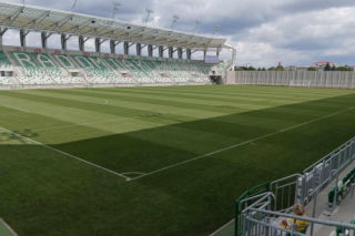 Nowa murawa na stadionie przy ul. Struga już została położona. Jak zostanie zabezpieczona na czerwcowy koncert Jeana- Michel Jarra 