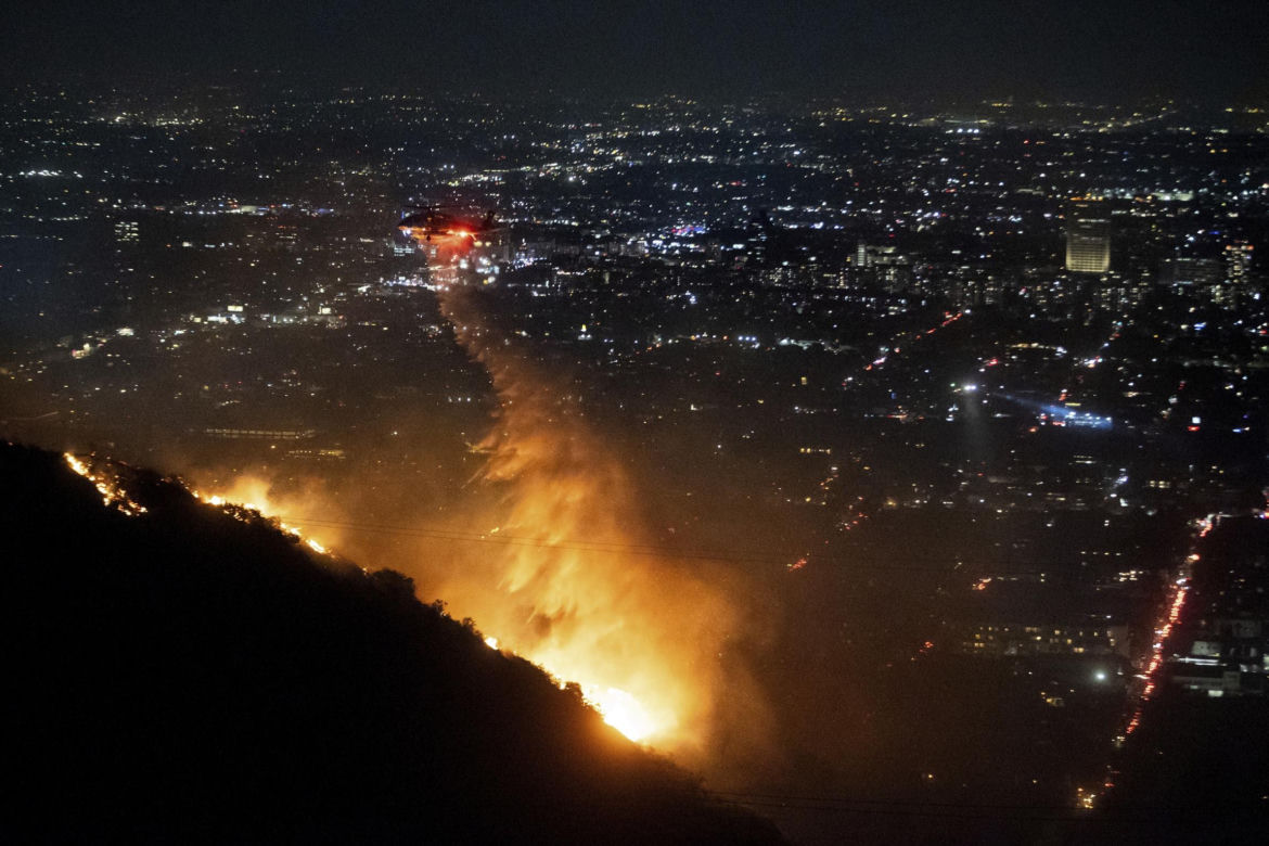 Wstrząsające zdjęcia z Los Angeles. Połacie spalonych domów