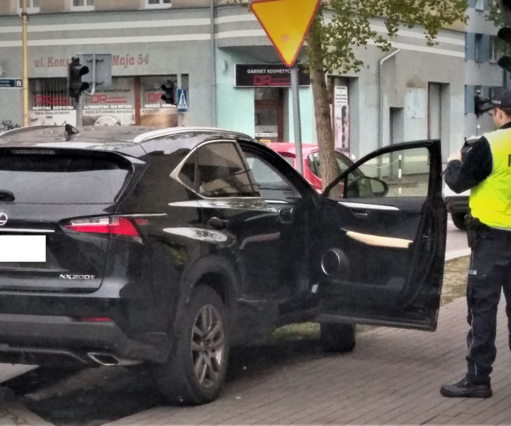 Policjanci odzyskali przywłaszczonego lexusa