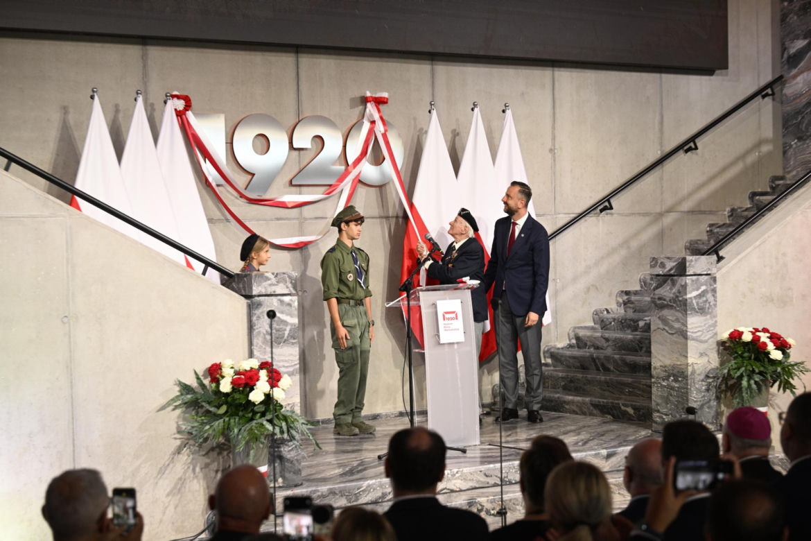 Muzeum Bitwy Warszawskiej. Pierwsze zdjęcia ze środka