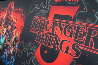 Muzykę absolwenta warszawskiej uczelni usłyszał cały świat. Jest w hicie Netfliksa