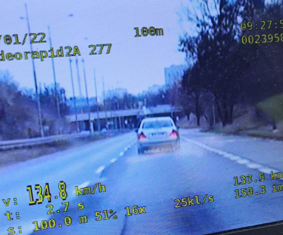 Poznań: Kierowca mercedesa pędził na złamanie karku. Odczuł nowy taryfikator mandatów! 