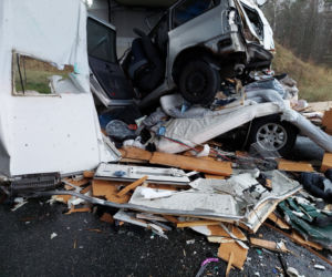 AKTUALIZACJA! Śmiertelny wypadek na S1 w Mierzęcicach. Nie żyją dwie osoby. Jedną z ofiar jest niemowlę! [ZDJĘCIA]