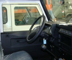 Land Rover Defender NATO