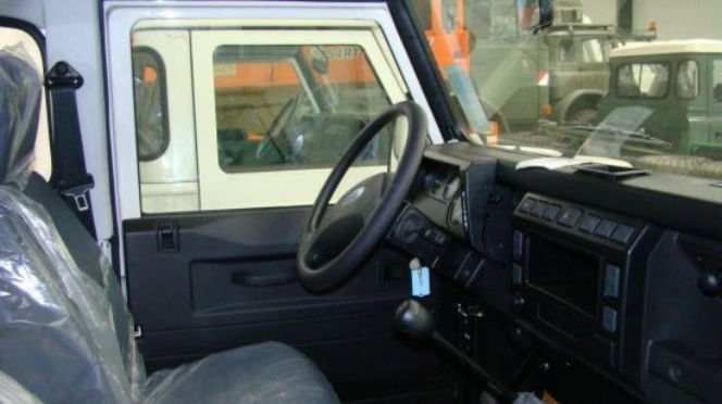 Land Rover Defender NATO
