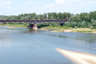 Warszawa: niski stan wody w Wiśle. To koniec z żeglugą po rzece? 