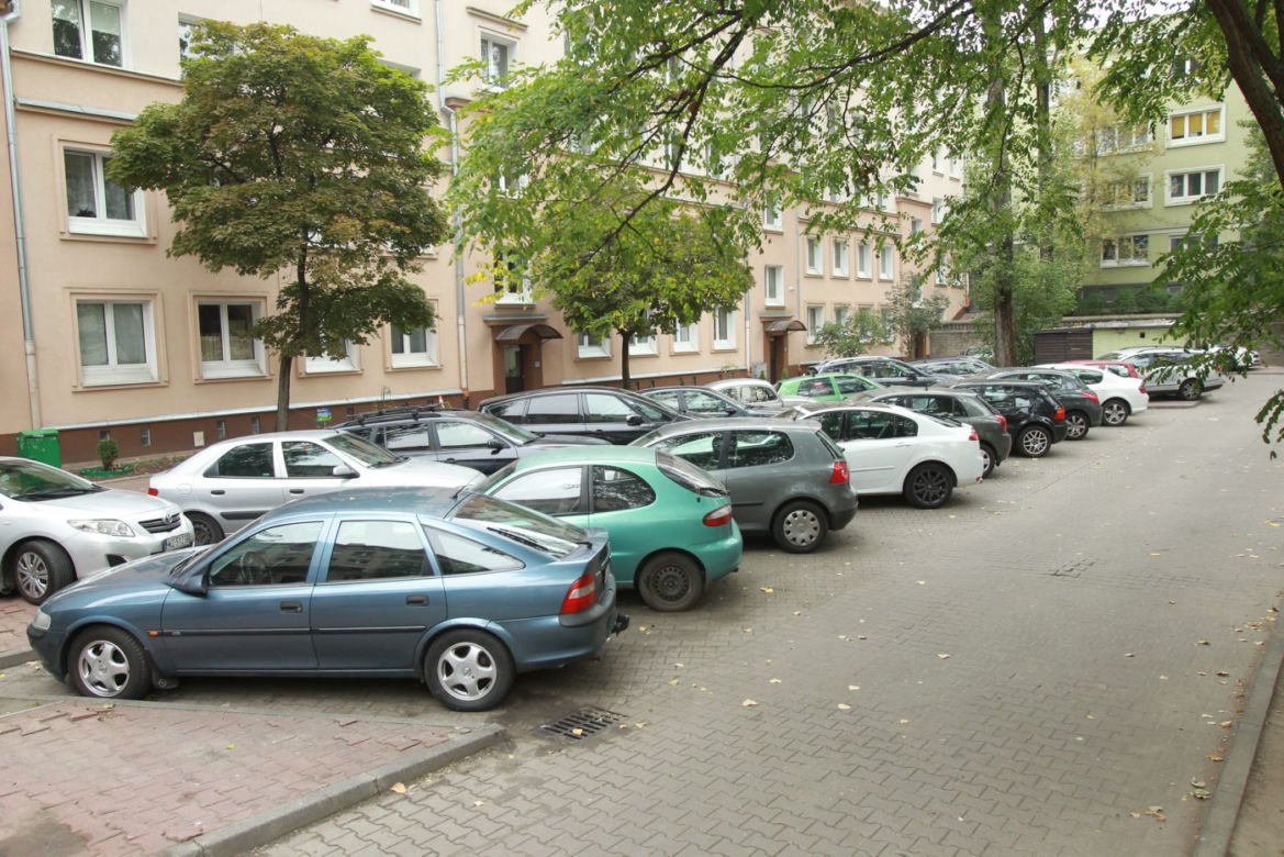  Wyrzucą samochody z wolskich podwórek 