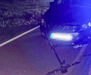 15-latek na hulajnodze zginął pod kołami Opla