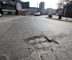 Ulice w Warszawie jak szwajcarski ser. Pełno dziur!