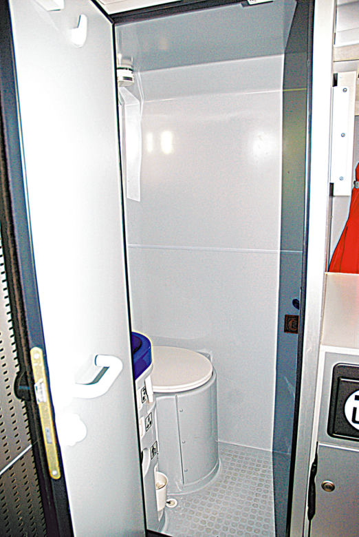 Premier za autobus płaci 2000 zł dziennie!
