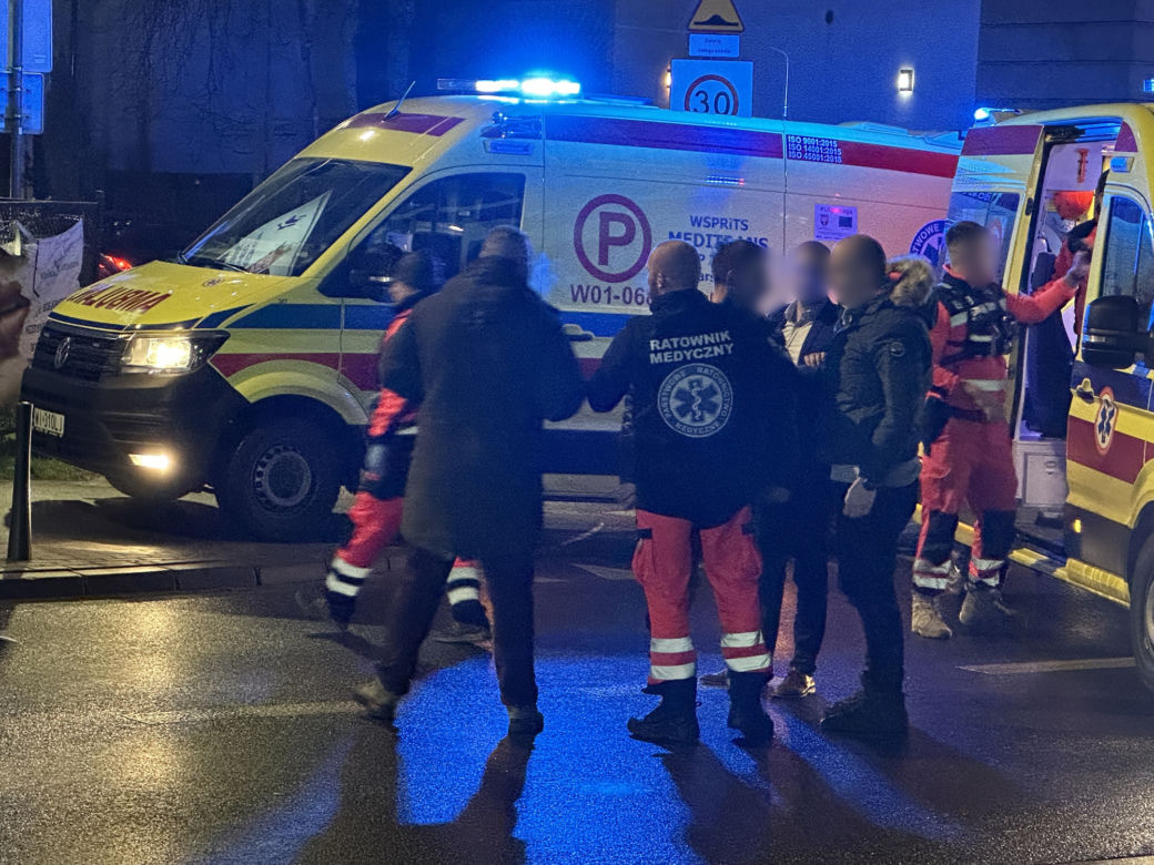 Pijacka zadyma we Włochach, nieprzytomny leżał na ulicy. W ruch poszły jajka