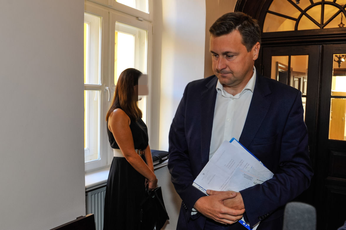 Seksposeł już rozwodzie