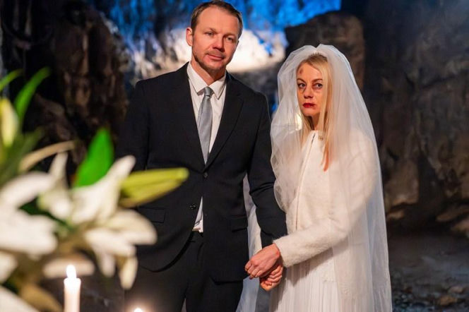 "Pierwsza miłość" odc. 4150-4154. Angelika trafia do szpitala. Bolesław okrutnie każe Elizę za zdradę