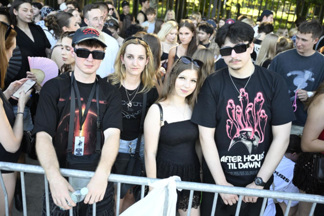 Fani w upale czekają na koncert The Weeknd. Tłumy w Warszawie