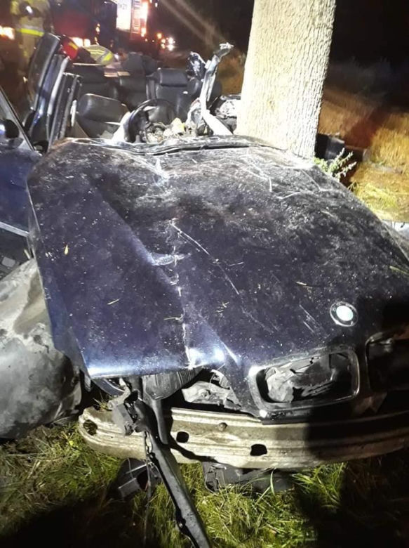 KOSZMARNY wypadek pod Kłobuckiem. BWM ZMIAŻDŻONE! Ważna prośba policji! [ZDJĘCIA]