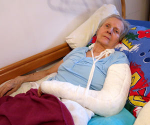 Białystok. Opiekunka skatowała staruszkę