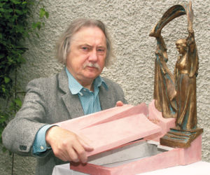 Villas ma nagrobek w kolorze blond