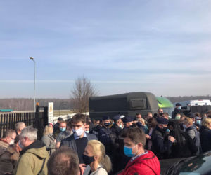 Wielka licytacja koni pod Łodzią zatrzymana przez... sanepid! Na miejscu policja i wściekli kupujący