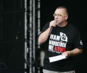 Jerzy Owsiak na przestrzeni lat. Tak zmieniał się jego charakterystyczny wizerunek