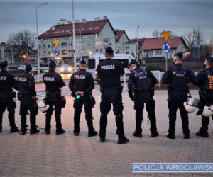 Kibice pod stadionem Śląska Wrocław