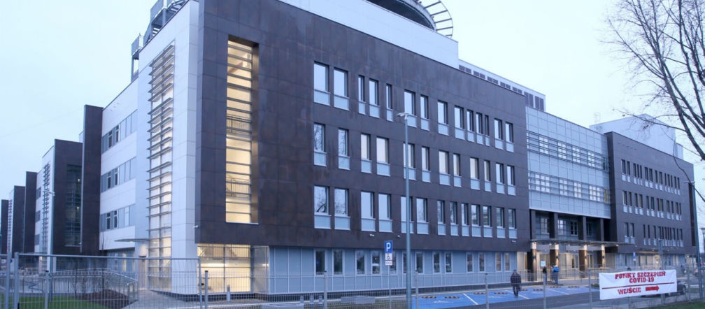 VIP room dla polityków KO? Posłowie PiS weszli do szpitala z kontrolą