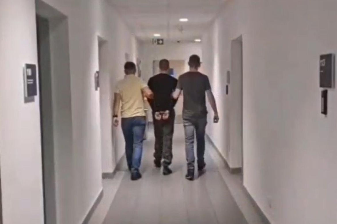 Sylwestrowa bójka pod Rzeszowem. Starli się kibole zwaśnionych klubów. Policja pokazała materiał z zatrzymanymi