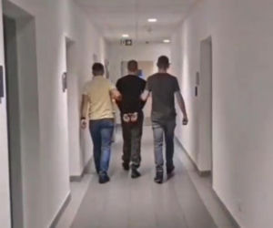 Sylwestrowa bójka pod Rzeszowem. Starli się kibole zwaśnionych klubów. Policja pokazała materiał z zatrzymanymi