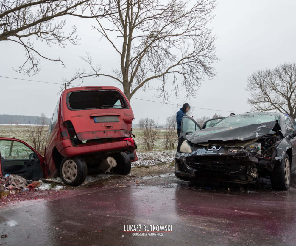Knyszyn. Zderzenie citroena z peugeotem. Ranne trzy osoby [ZDJĘCIA]