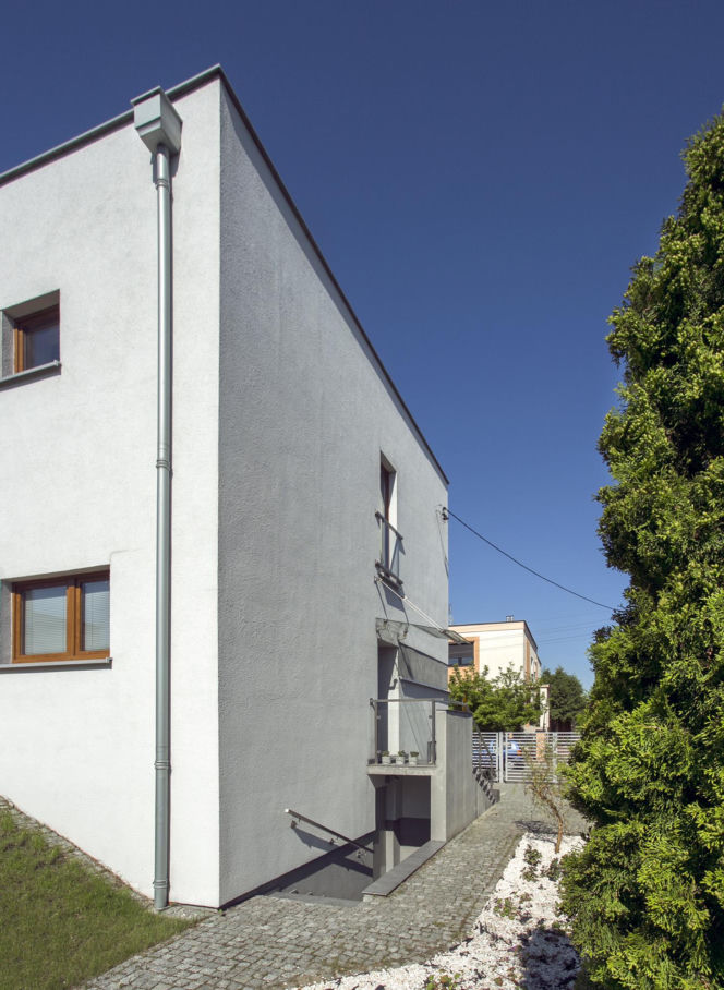 Dom kostka z lat 50. po przebudowie