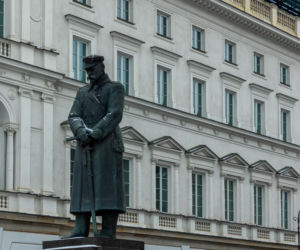 Hotel Europejski działa obecnie pod nazwą Raffles Europejski Warsaw