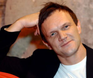 Cezary Pazura kiedyś i dziś. Tak na przestrzeni lat zmieniał się odtwórca roli Jurka Kilera