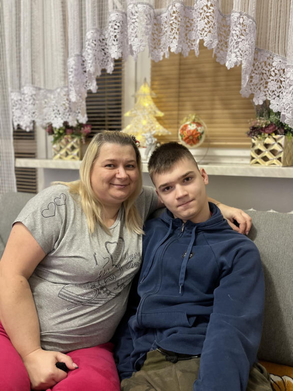 Koledzy niechcący powiesili 12-letniego Kubę. Tragiczny finał zabawy. Mama i syn dzielnie walczą o zdrowie