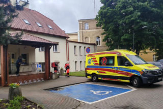 Oblał się benzyną i wszedł do urzędu! Groził, że się podpali