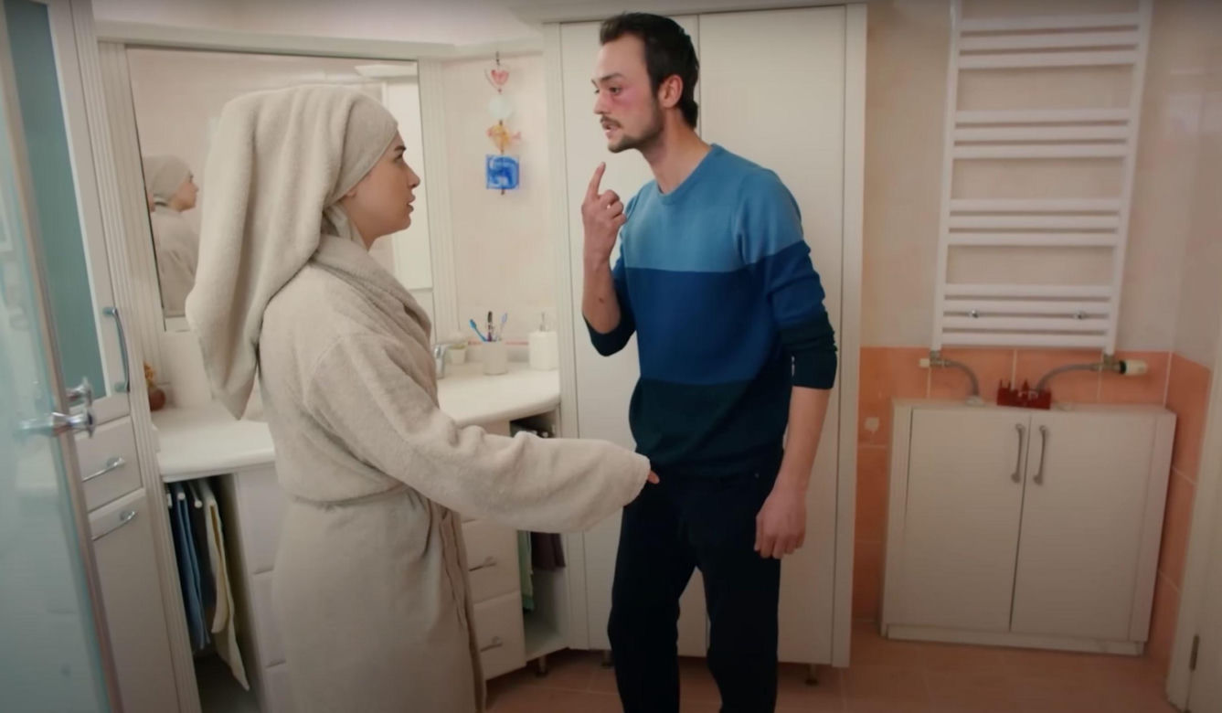 Porywacz Ragip znów zasadzi się na Zeynep. Czy Melis ostrzeże rywalkę?
