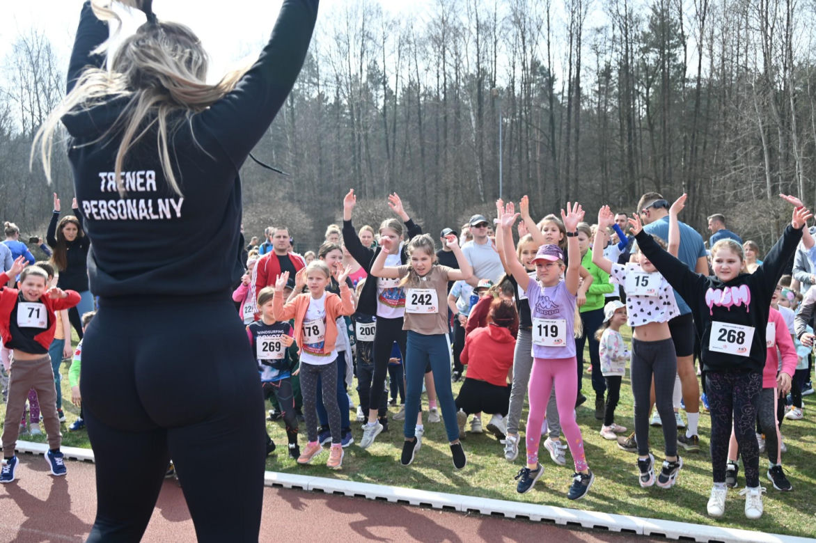 Zainaugurowano jubileuszową edycję "Biegu Wiewiórki" w Rudzie Śląskie. Na starcie setki uczestników 