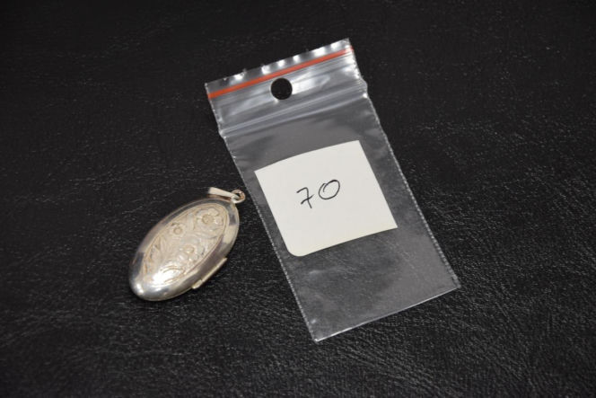 Rozpoznajesz te błyskotki? Policja poszukuje właścicieli bizuterii i kosztowności