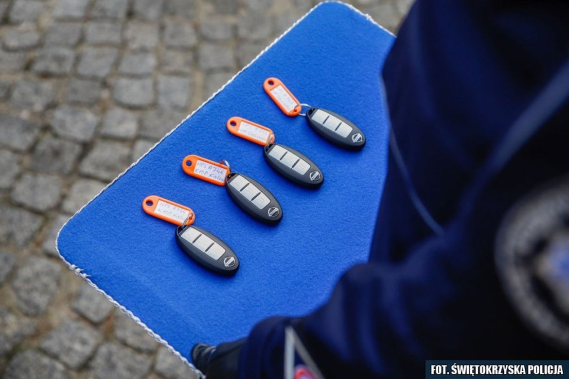 Kielecka policja odebrała 4 elektryczne radiowozy